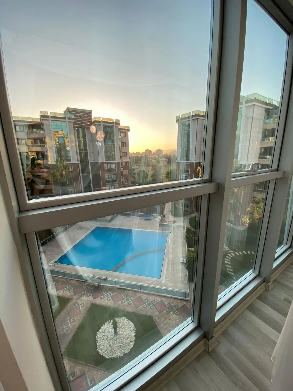 GÜZEL YURT MAHALLESİ 3+1 185M2 7 KATLININ 5 KATI SİTE İÇİ FULL ULTRA LÜKS YÜZME HAVUZLU ULTRA LÜKS