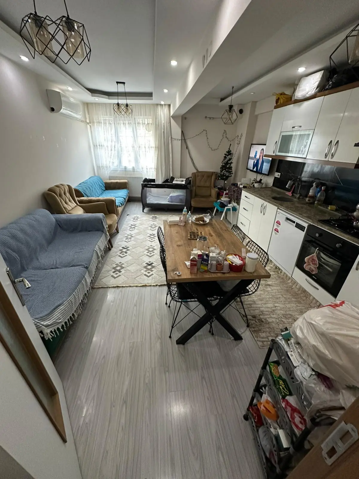 MURADİYE MAHALLESİ 2+1 85 M2 3 KATLININ ZEMİN KATI AÇIK MUTFAK FULL ÖZELİKLİ KOMBİ PETEK ÇİFT CEPHE